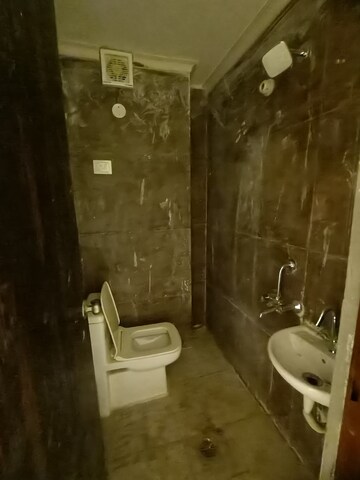 Master Bedroom in 1.5 BHK Builder Floor at Neb Sarai – for Sale