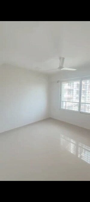 Room in 3 BHK Apartment at DLH Orchid, Andheri West – for Rent