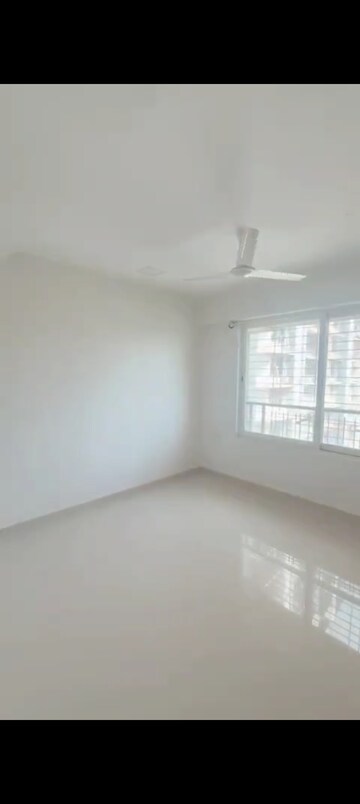 Room in 3 BHK Apartment at DLH Orchid, Andheri West – for Rent