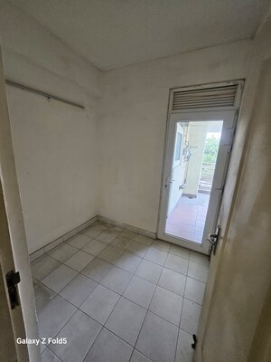 Bathroom in 3.5 BHK Apartment at Mahindra Lifespaces Chloris, Sector 19 – for Rent