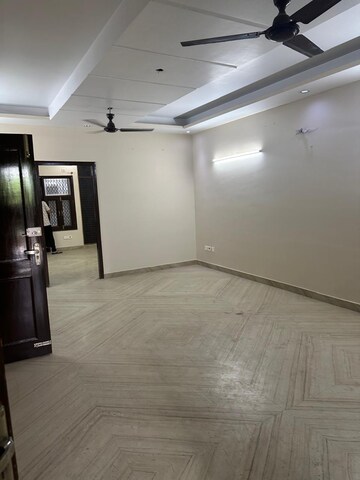 Room in 3 BHK Apartment at Anuradha Apartments CGHS, Paschim Vihar – for Rent