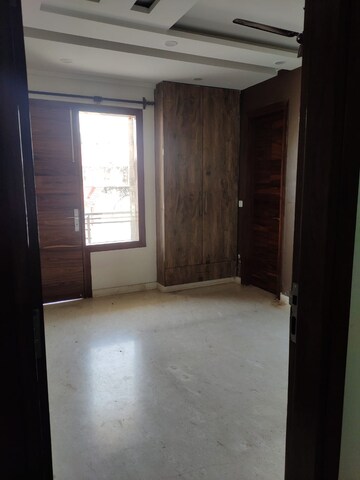 Room in 3 BHK Builder Floor at Shubh Niketan Apartments, Paschim Vihar – for Rent