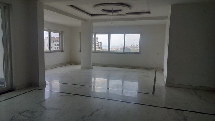 Room, jubilee hills Commercial Office Space 3600 Sq.Ft. In Jubilee Hills Hyderabad 9214161