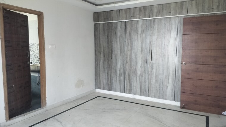 Room, jubilee hills Commercial Office Space 3600 Sq.Ft. In Jubilee Hills Hyderabad 9214161