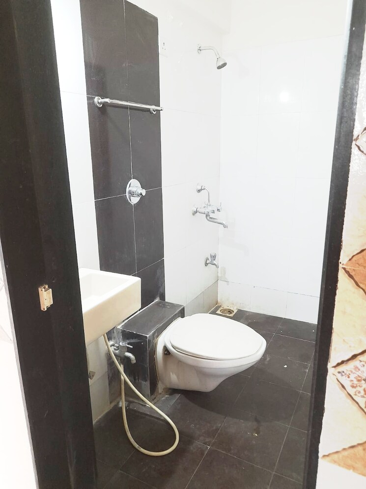 Bathroom, sanghvi-hills 1 Bedroom 625 Sq.Ft. Apartment In Ghodbunder Road Thane 9214173
