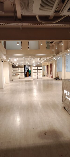 Room in  Showroom at Mathuradas Mills Estate, Lower Parel – for Rent