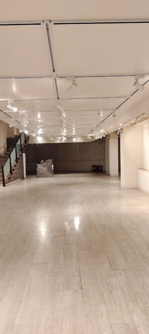 Parking in  Showroom at Mathuradas Mills Estate, Lower Parel – for Rent