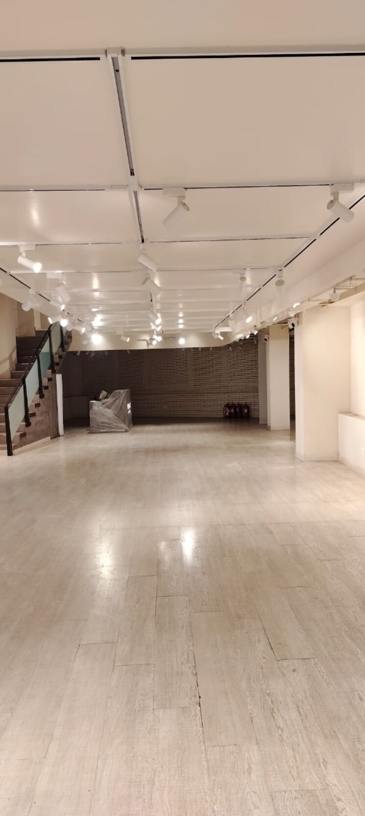  Parking, mathuradas-mills-estate Commercial Showroom 2000 Sq.Ft. In Lower Parel Mumbai 9214185