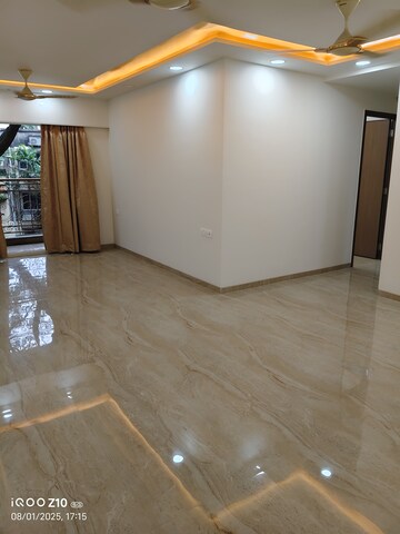 Room in 3 BHK Apartment at Bandra West – for Rent