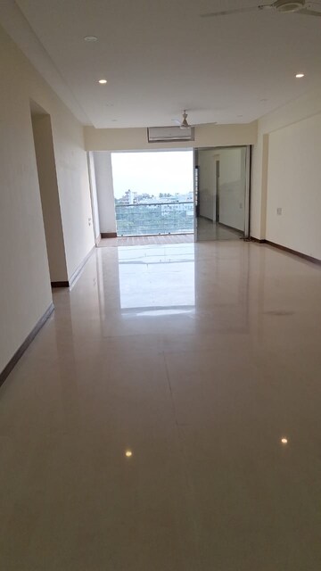 Room in 3.5 BHK Apartment at KDI Juhu Ankur, Juhu – for Rent