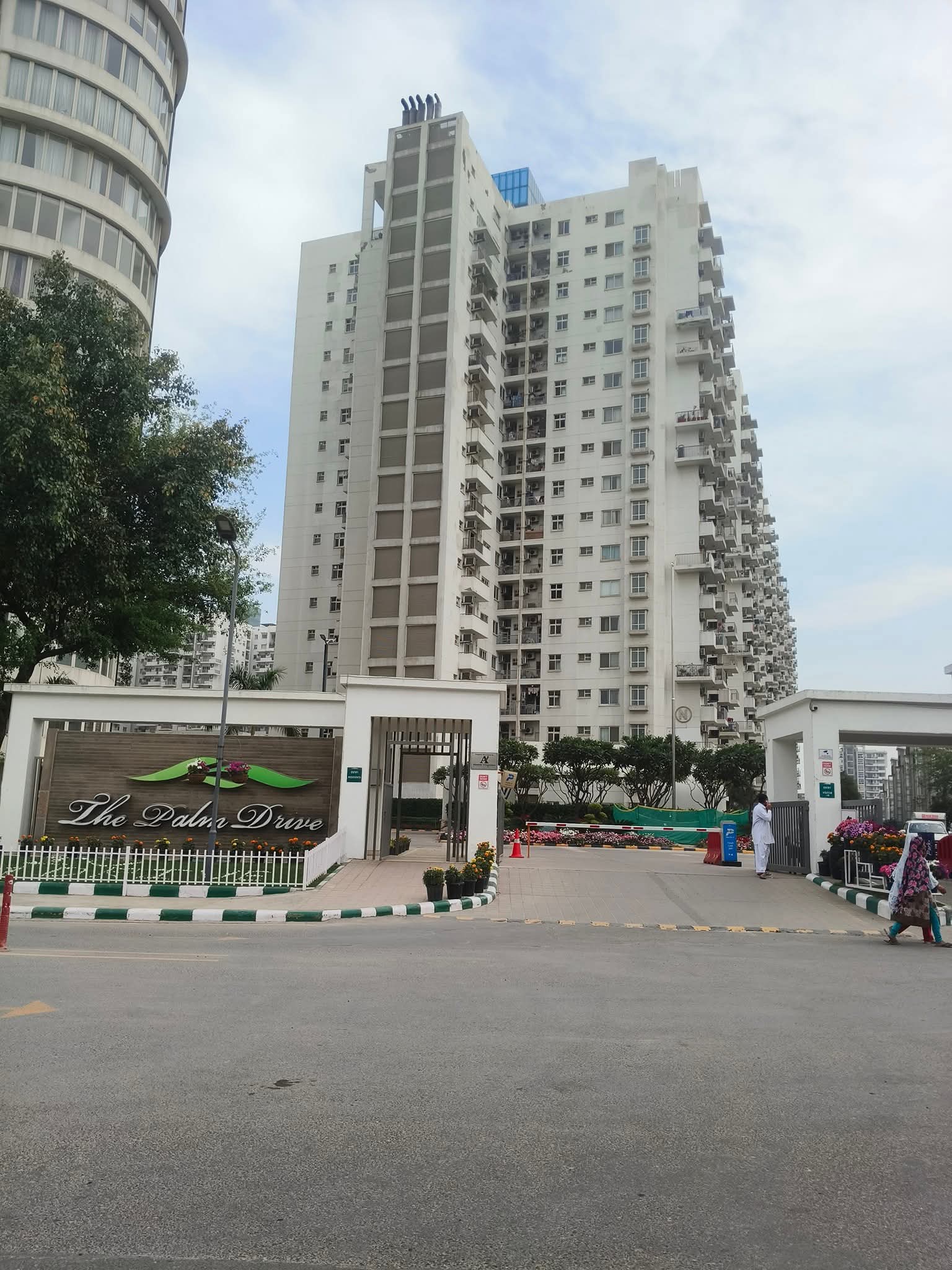 2 BHK Apartment For Sale in Emaar MGF The Palm Drive Studios