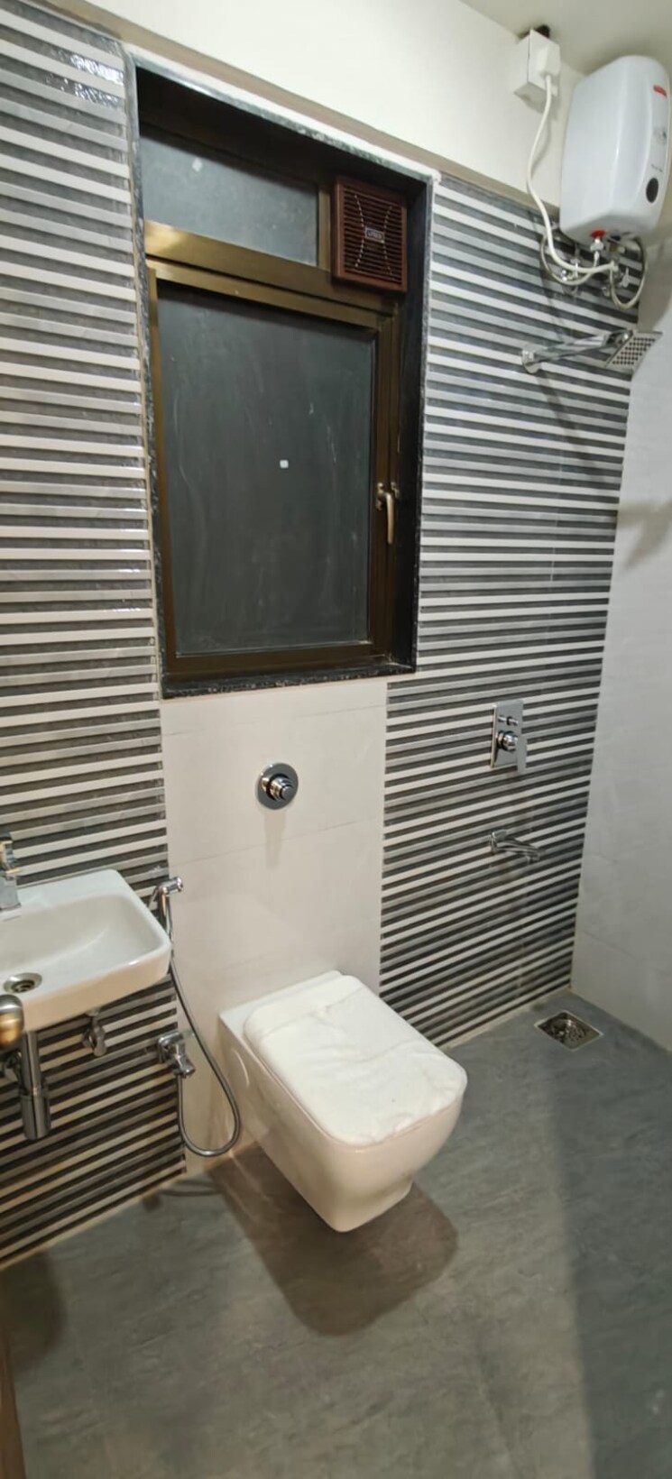 Bathroom, golden-ferns-apartment 3 Bedroom 1250 Sq.Ft. Apartment In Bandra West Mumbai 9214205