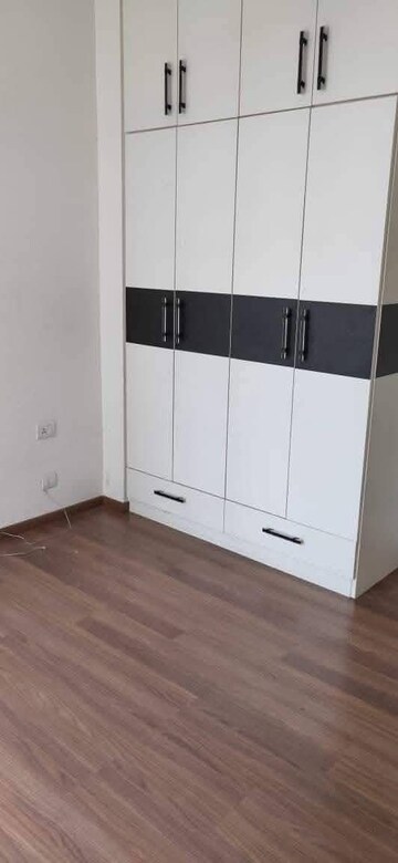 Room in 4 BHK Apartment at M3M Merlin, Sector 67 – for Sale