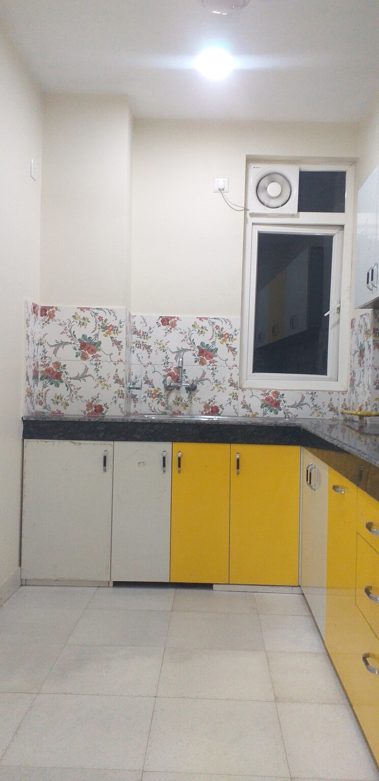 Kitchen, vasant kunj 3 Bedroom 1500 Sq.Ft. Builder Floor In Vasant Kunj Delhi 9214235