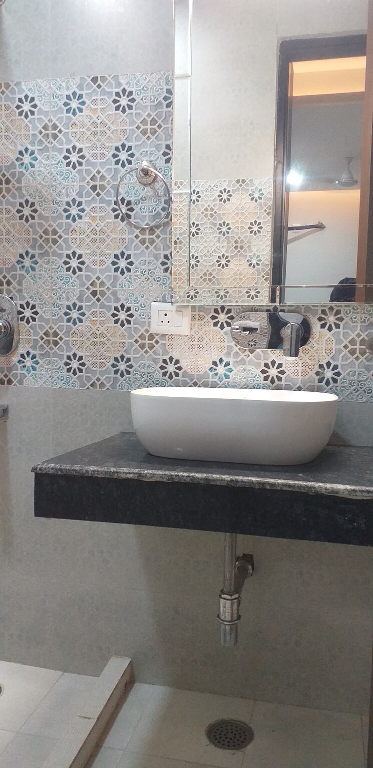 Bathroom, vasant kunj 3 Bedroom 1500 Sq.Ft. Builder Floor In Vasant Kunj Delhi 9214235