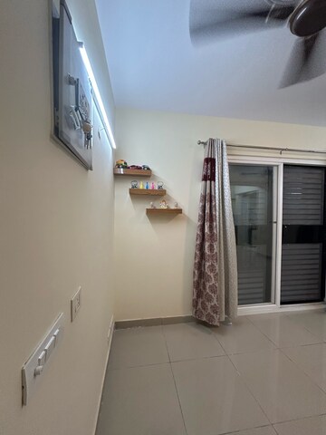 Room in 2 BHK Apartment at La Residentia, Tech Zone 4 Greater Noida – for Rent