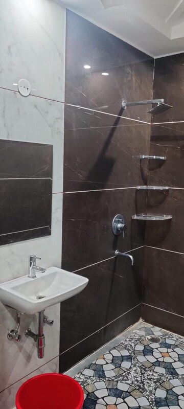 Attached Bathroom in 1 BHK Builder Floor at Palam Vihar Residents Association, Palam Vihar – for Rent