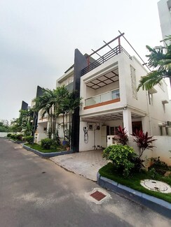 4 BHK + Pooja Room Villa For Sale in Tellapur