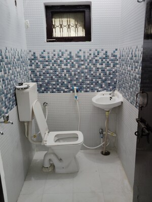 Master Bedroom in 3 BHK Independent House at Vikas Nagar – for Rent