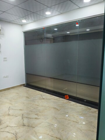 Room in 3 BHK Apartment at Amrapali Crystal Homes, Sector 76 – for Rent