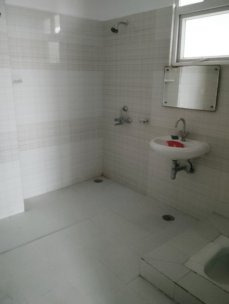 Bathroom, kursi road 2 Bedroom 1350 Sq.Ft. Apartment In Kursi Road Lucknow 9214396