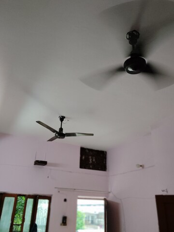Furnished Amenities in 1.5 BHK Independent House at Vikas Nagar – for Rent