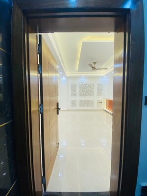 Building Lobby in 4 BHK Builder Floor at Green Fields Colony – for Rent