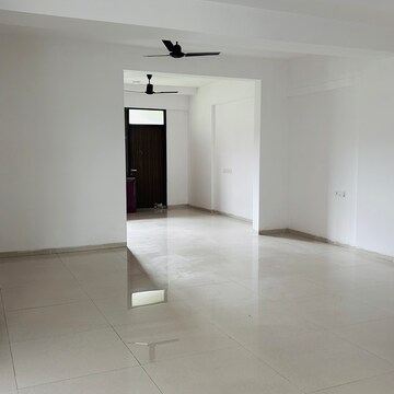 Room in 4 BHK Apartment at Estado Presidential Phase II, Kiwale – for Sale