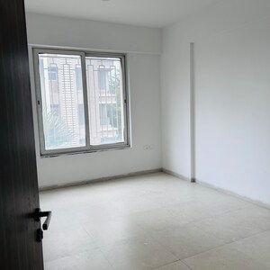 Room in 4 BHK Apartment at Estado Presidential Phase II, Kiwale – for Sale