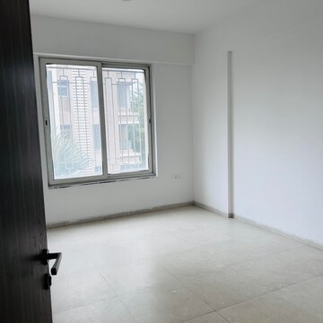 Room in 4 BHK Apartment at Estado Presidential Phase II, Kiwale – for Sale