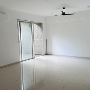 Room in 4 BHK Apartment at Estado Presidential Phase II, Kiwale – for Sale