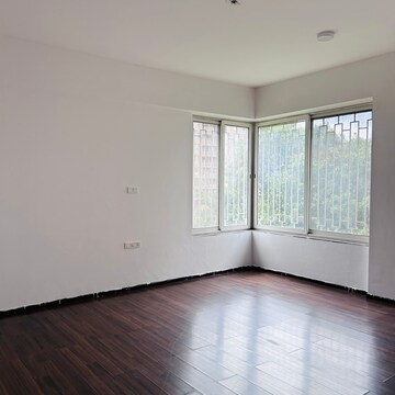 Room in 4 BHK Apartment at Estado Presidential Phase II, Kiwale – for Sale