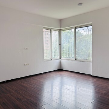 Room in 4 BHK Apartment at Estado Presidential Phase II, Kiwale – for Sale