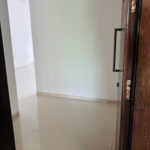 Room in 4 BHK Apartment at Estado Presidential Phase II, Kiwale – for Sale