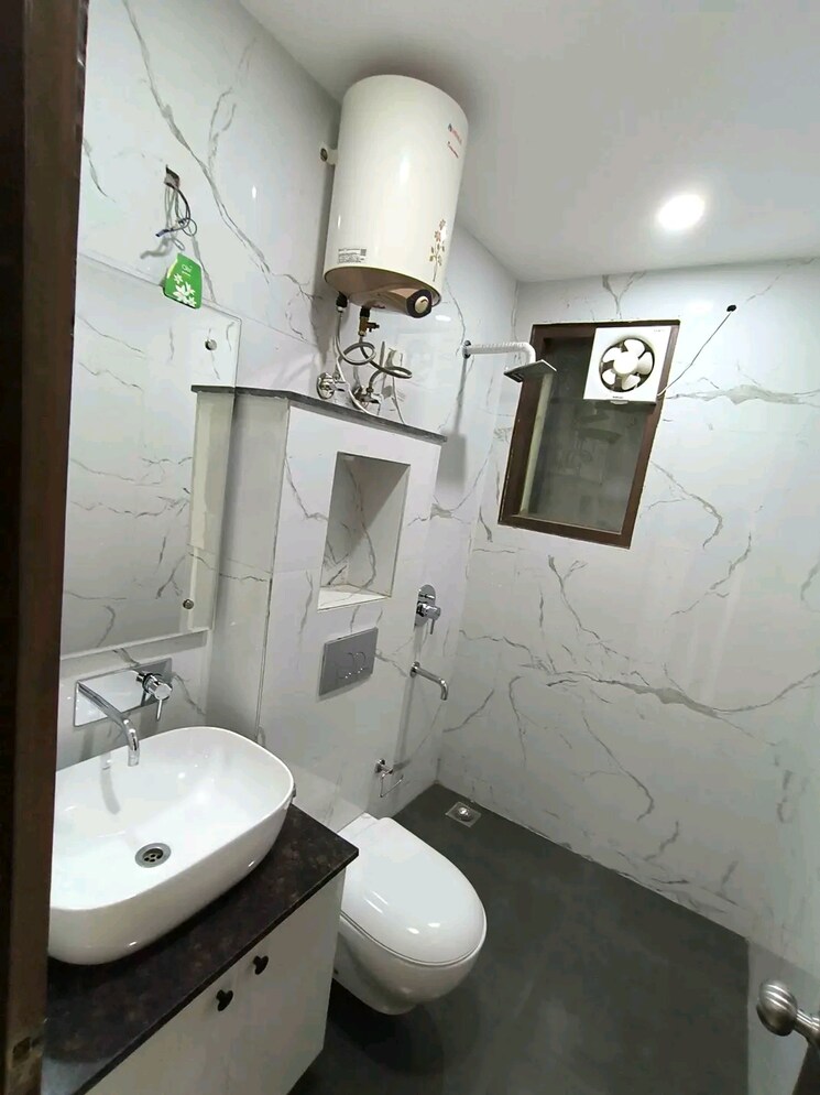 Bathroom, palm-residency-chhatarpur 3 Bedroom 1350 Sq.Ft. Builder Floor In Chattarpur Delhi 9214611