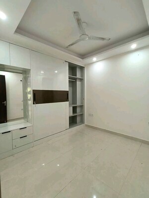 Room in 3 BHK Builder Floor at Palm Residency Chhatarpur, Chattarpur – for Rent