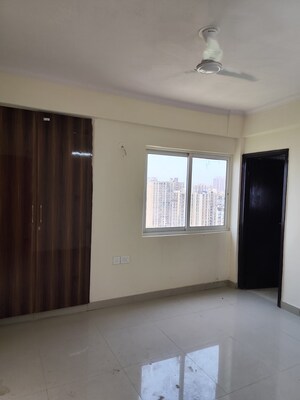 Room in 3.5 BHK Apartment at Aims Golf City, Sector 75 – for Rent