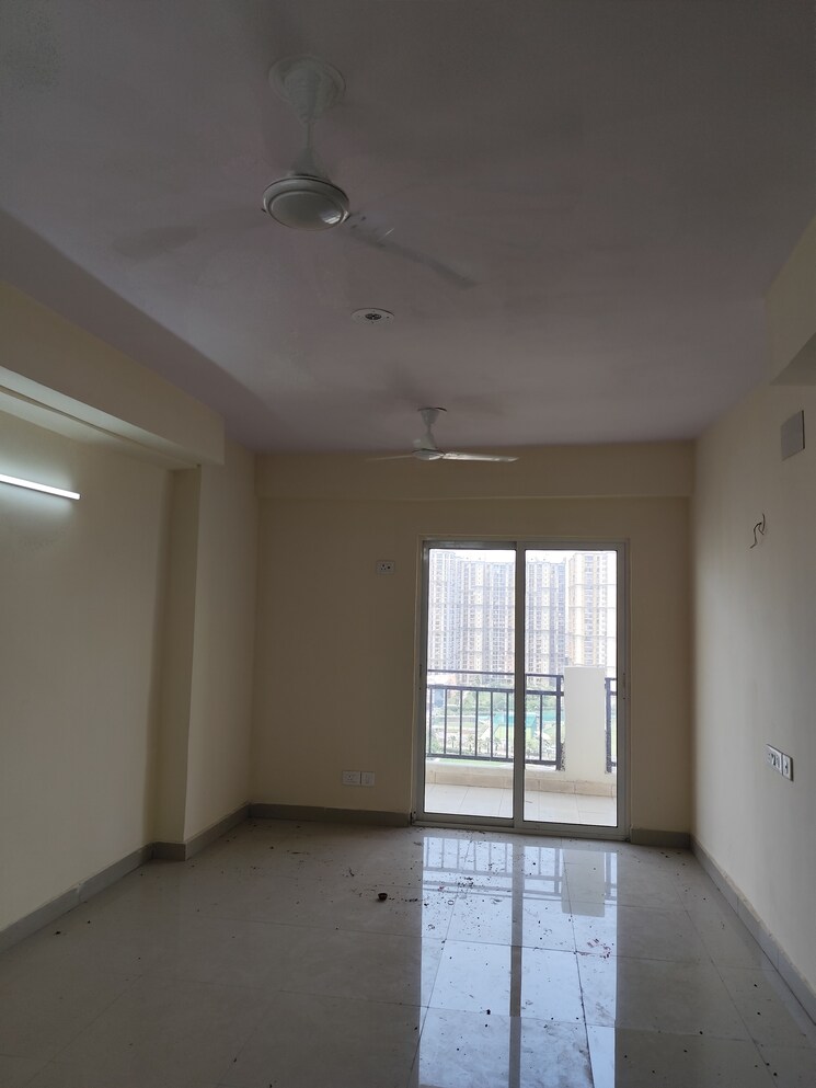 Room, aims-golf-city 3.5 Bedroom 1750 Sq.Ft. Apartment In Sector 75 Noida 9214622