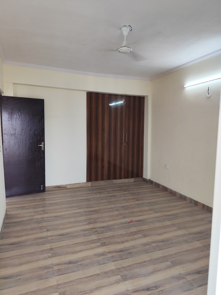 Room, aims-golf-city 3.5 Bedroom 1750 Sq.Ft. Apartment In Sector 75 Noida 9214622