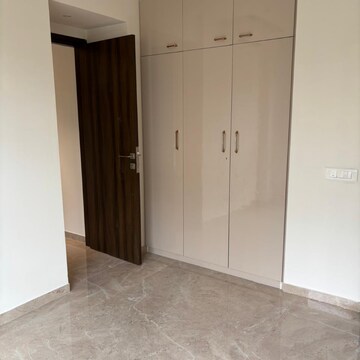 Room in 1 BHK Apartment at Hiranandani Regent Hill, Sainath Nagar – for Rent