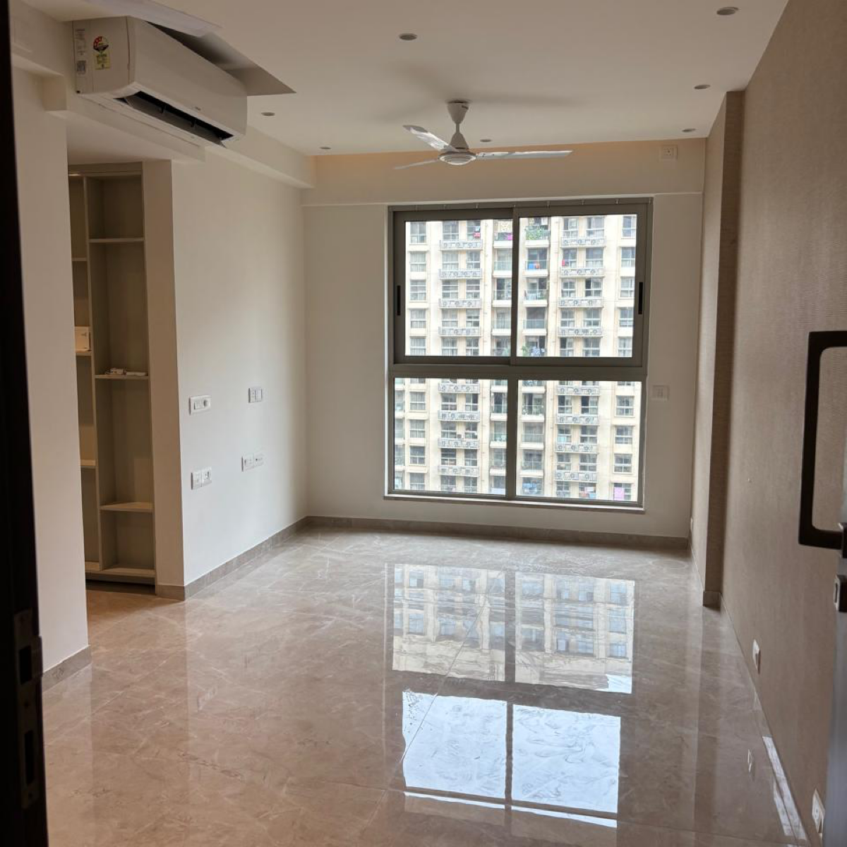 1 BHK Apartment For Rent in Hiranandani Regent Hill