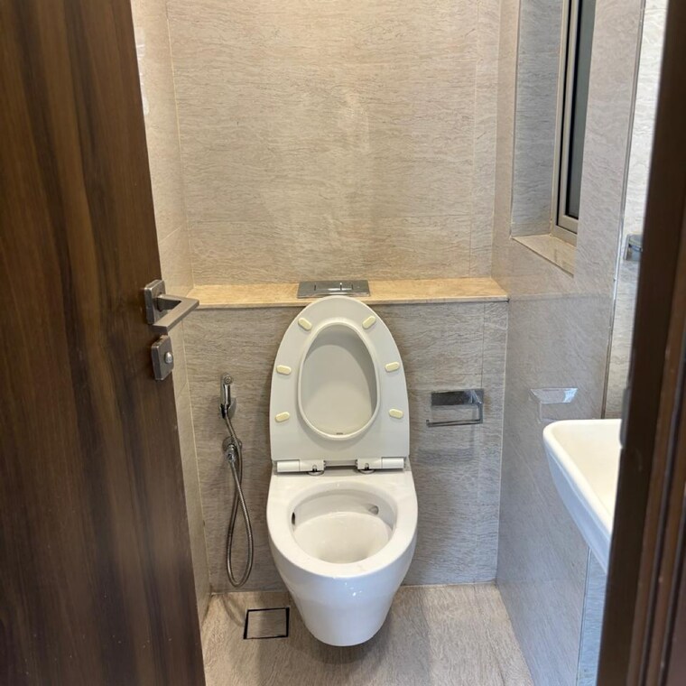 Bathroom, hiranandani-regent-hill 1 Bedroom 500 Sq.Ft. Apartment In Sainath Nagar Mumbai 9214628