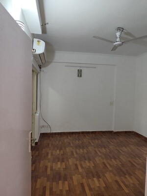 Bathroom in 4 BHK Apartment at Aims Golf City, Sector 75 – for Rent