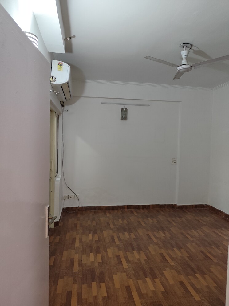 Bathroom, aims-golf-city 4 Bedroom 2525 Sq.Ft. Apartment In Sector 75 Noida 9214640