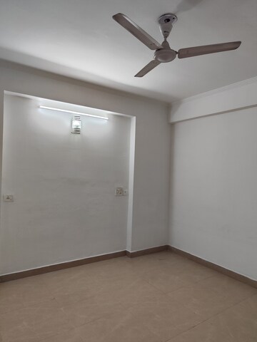 Room in 4 BHK Apartment at Aims Golf City, Sector 75 – for Rent