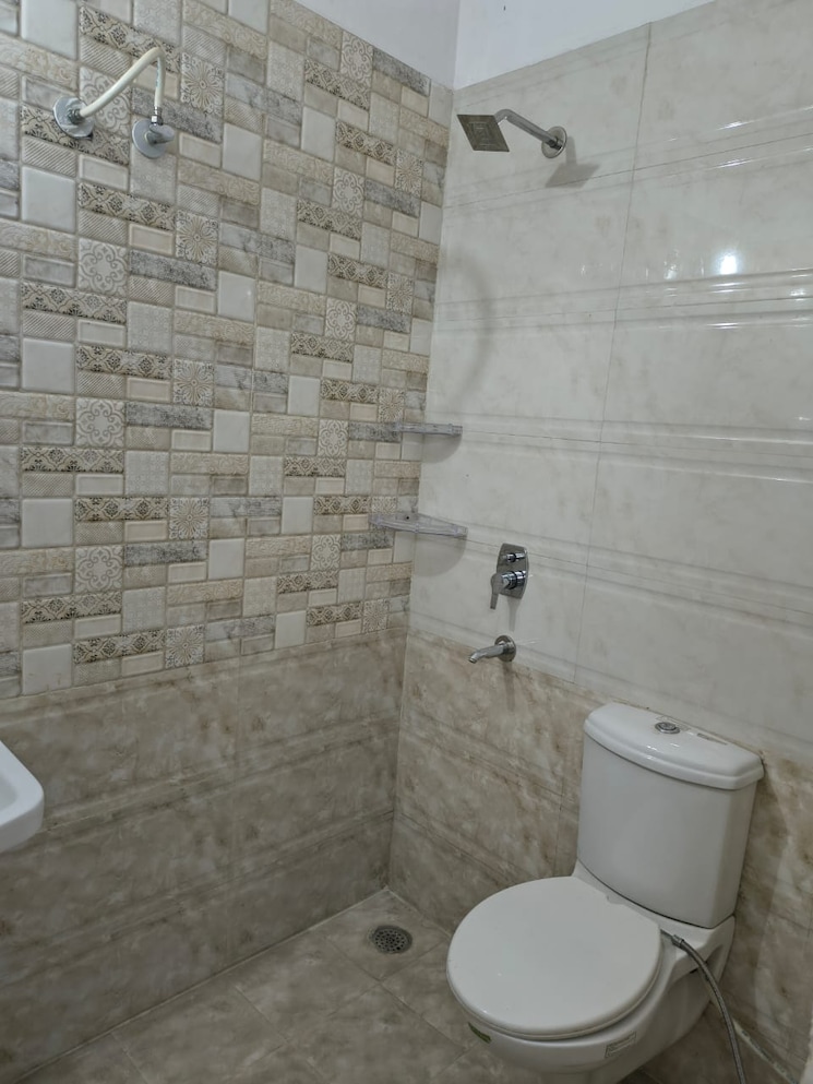 Bathroom, pir machalla 3 Bedroom 1000 Sq.Ft. Builder Floor In Pir Machalla Zirakpur 9214635