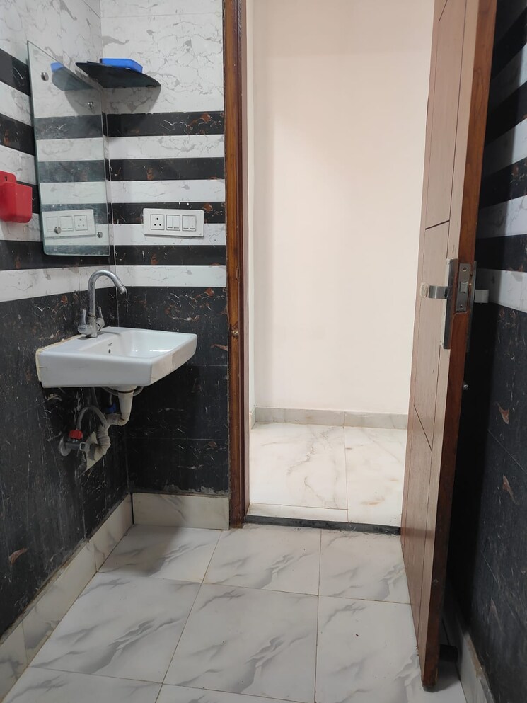 Kitchen, saket 1 Bedroom 800 Sq.Yd. Builder Floor In Saket Delhi 9214643