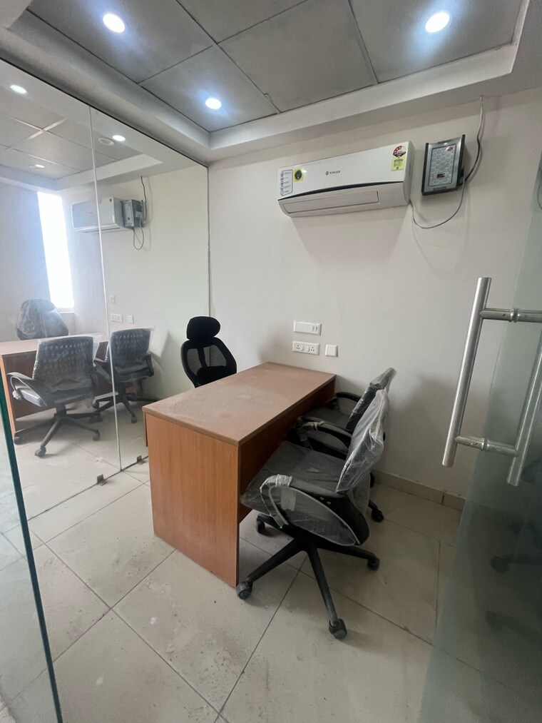Team Area, chandigarh-citi-center Commercial Office Space 400 Sq.Ft. In Vip Road Zirakpur 9214677
