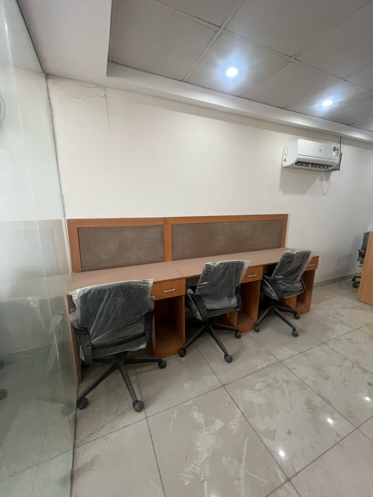 Team Area, chandigarh-citi-center Commercial Office Space 400 Sq.Ft. In Vip Road Zirakpur 9214677