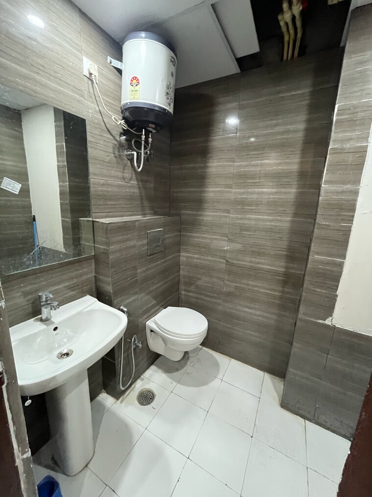 Bathroom, chandigarh-citi-center 1 Bedroom 500 Sq.Ft. Apartment In Vip Road Zirakpur 9214707